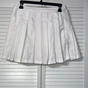 white pleated skirt